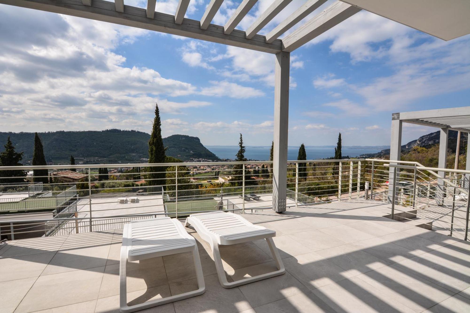 Sunset Lodge - Enjoy Holiday Garda  Exterior photo
